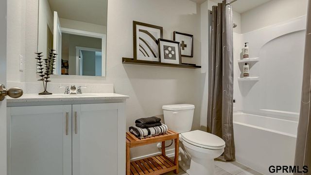 12405 S 205th Avenue, Gretna, NE 68028