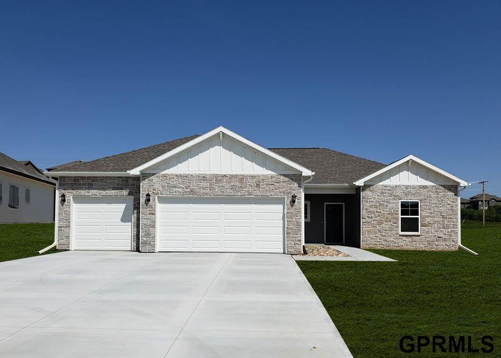 12405 S 205th Avenue, Gretna, NE 68028