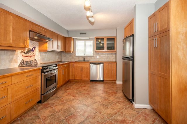 121 Nantasket Ave 309, Hull, MA 02045