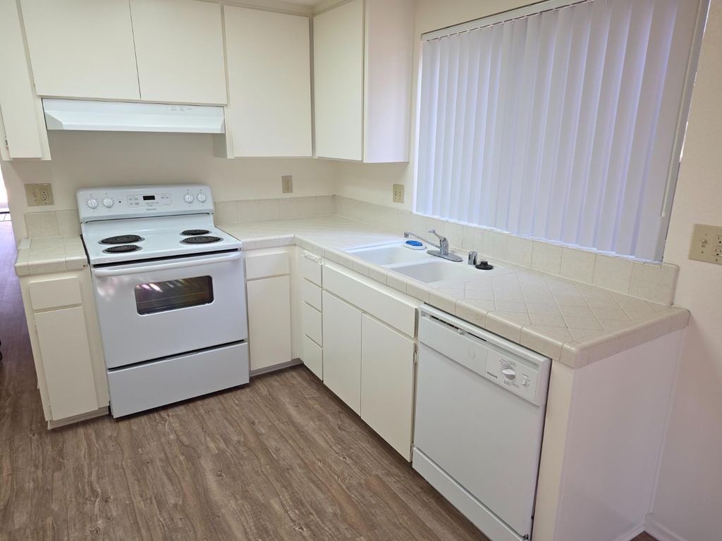 Image 4 of property listing at 5455 N Marty Avenue # 105, Fresno, CA 93711