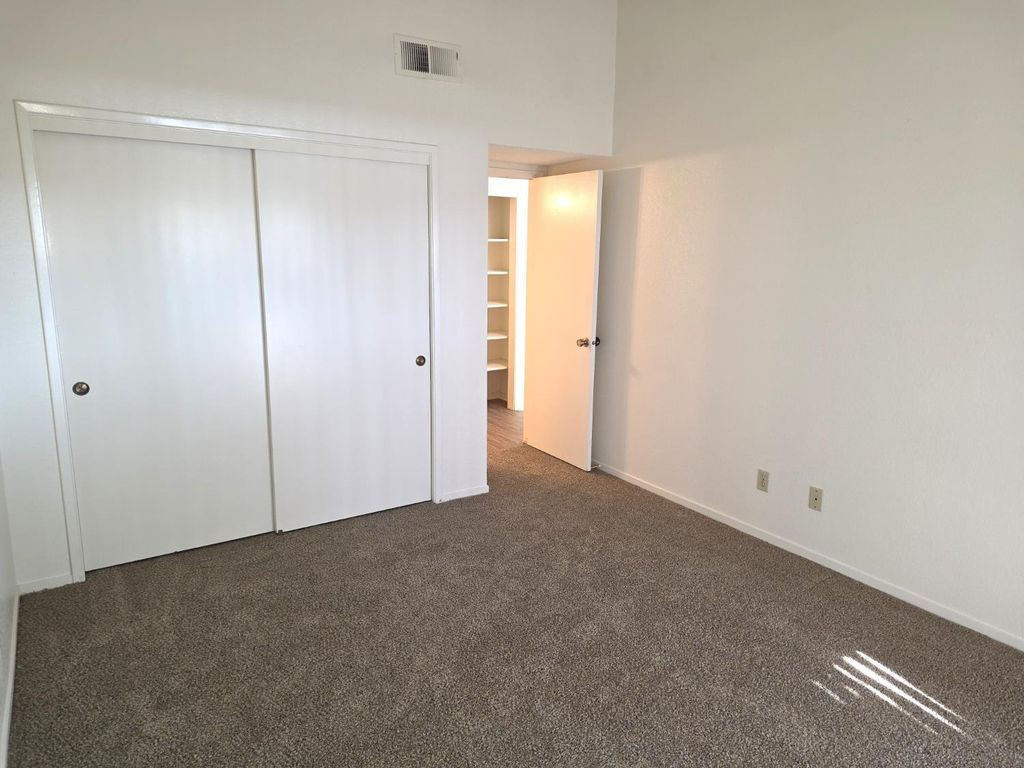 Image 7 of property listing at 5455 N Marty Avenue # 105, Fresno, CA 93711