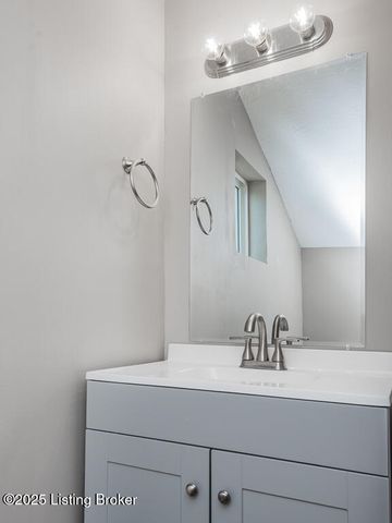 110 S 37th St, Louisville, KY 40212