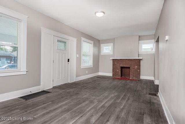 110 S 37th St, Louisville, KY 40212