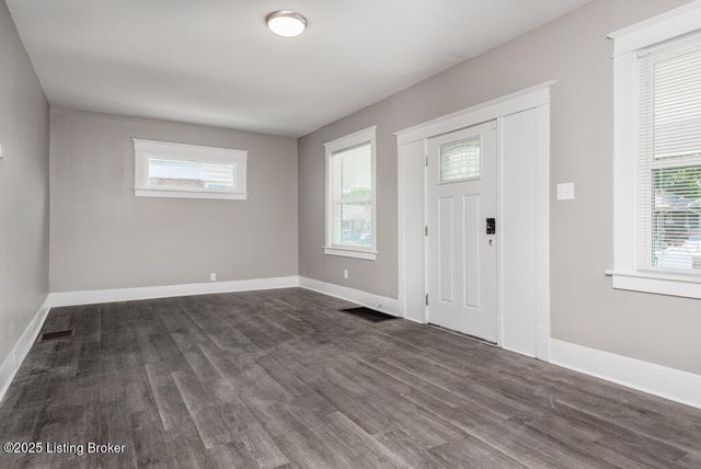 110 S 37th St, Louisville, KY 40212