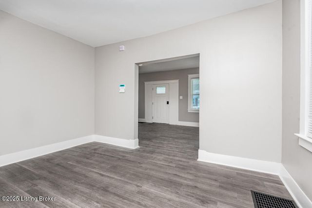 110 S 37th St, Louisville, KY 40212