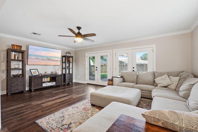 4160 Strand Dr, Baton Rouge, LA 70809