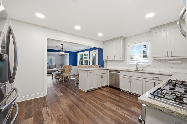 4160 Strand Dr, Baton Rouge, LA 70809