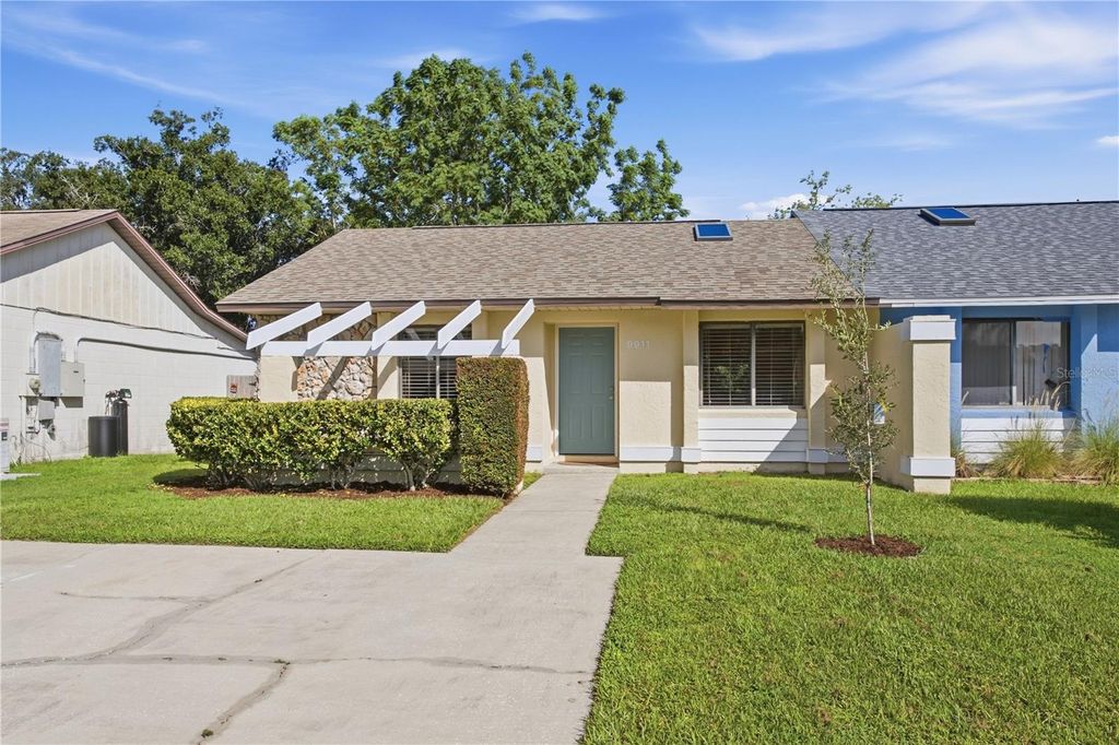 Image 9 of property listing at 9911 LANCEWOOD STREET, Orlando, FL 32817