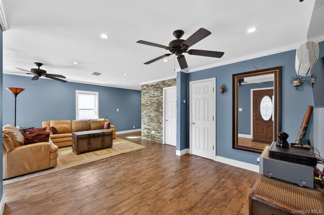 8530 261st Street, Floral Park, NY 11001