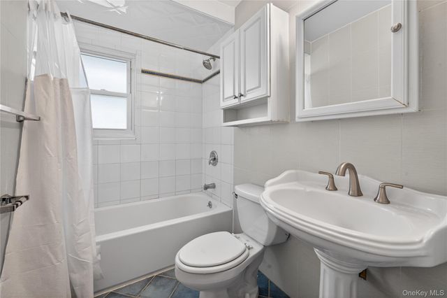 8530 261st Street, Floral Park, NY 11001