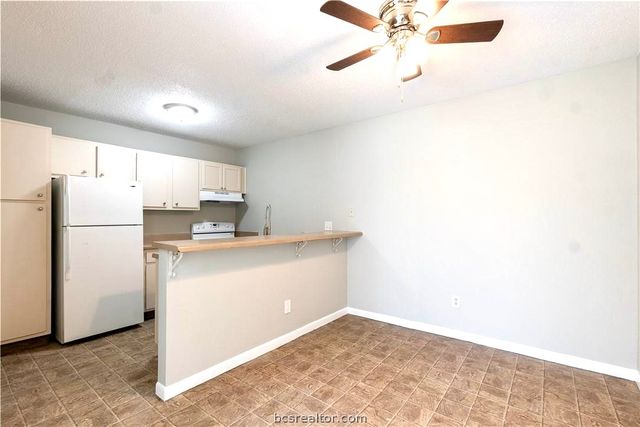 2000 Kazmeier 4, Bryan, TX 77802