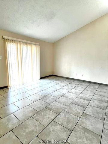2000 Kazmeier 4, Bryan, TX 77802
