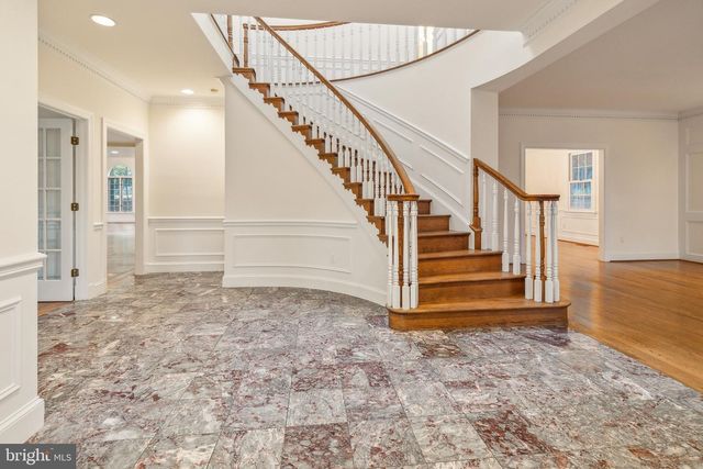 2527 HUNTER MILL RD, Oakton, VA 22124