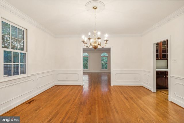 2527 HUNTER MILL RD, Oakton, VA 22124