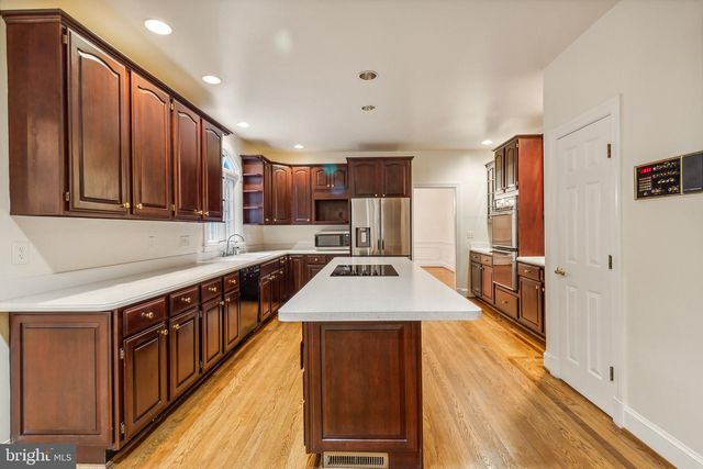 2527 HUNTER MILL RD, Oakton, VA 22124