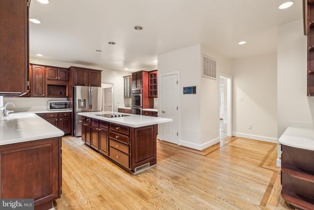 2527 HUNTER MILL RD, Oakton, VA 22124