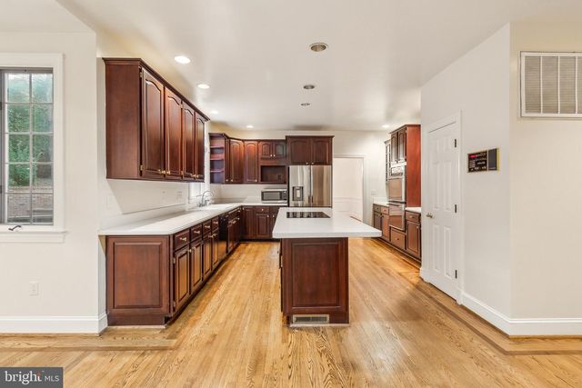 2527 HUNTER MILL RD, Oakton, VA 22124