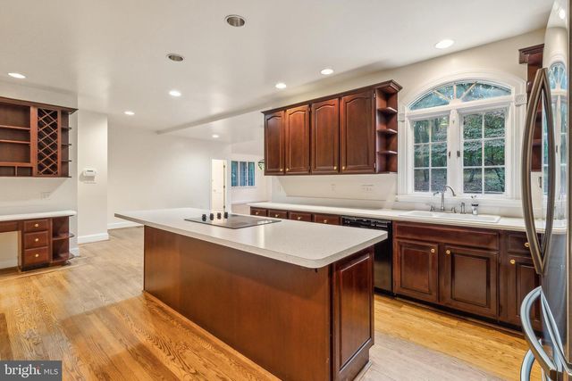 2527 HUNTER MILL RD, Oakton, VA 22124