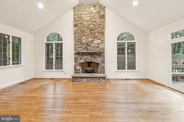 2527 HUNTER MILL RD, Oakton, VA 22124