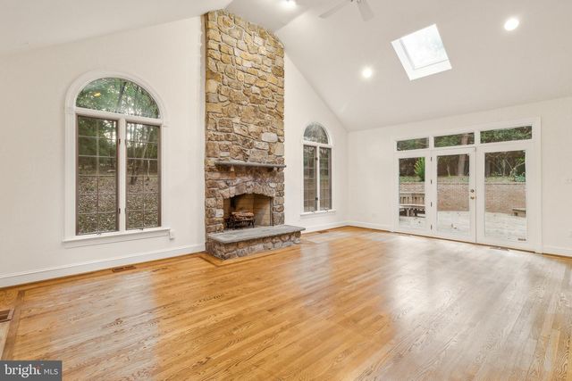 2527 HUNTER MILL RD, Oakton, VA 22124
