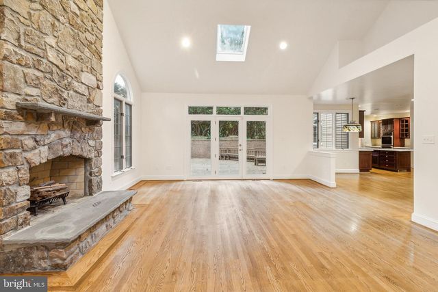 2527 HUNTER MILL RD, Oakton, VA 22124