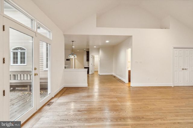 2527 HUNTER MILL RD, Oakton, VA 22124