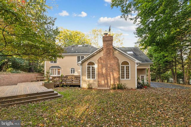 2527 HUNTER MILL RD, Oakton, VA 22124