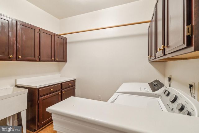 2527 HUNTER MILL RD, Oakton, VA 22124