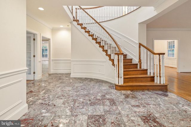 2527 HUNTER MILL RD, Oakton, VA 22124