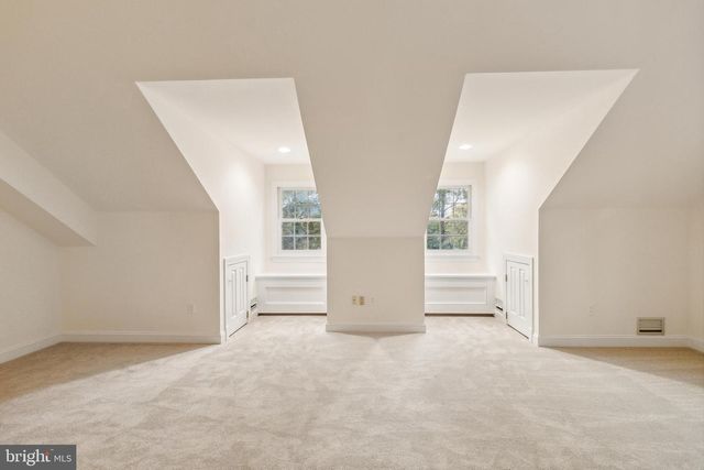 2527 HUNTER MILL RD, Oakton, VA 22124
