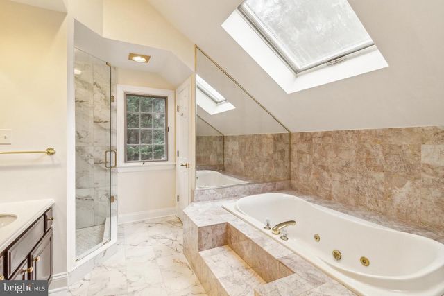 2527 HUNTER MILL RD, Oakton, VA 22124