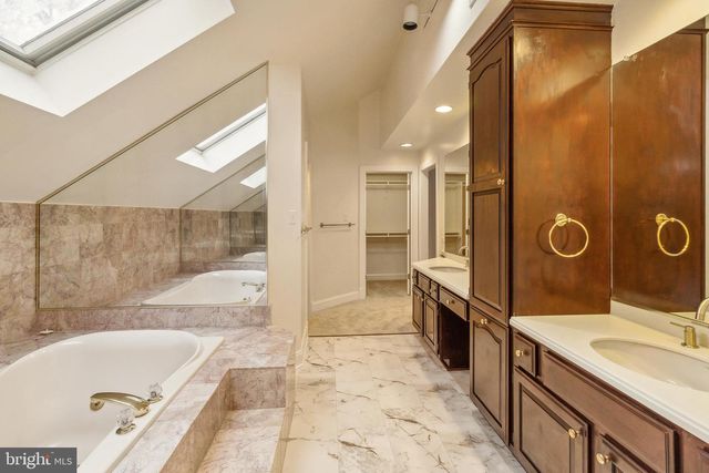 2527 HUNTER MILL RD, Oakton, VA 22124