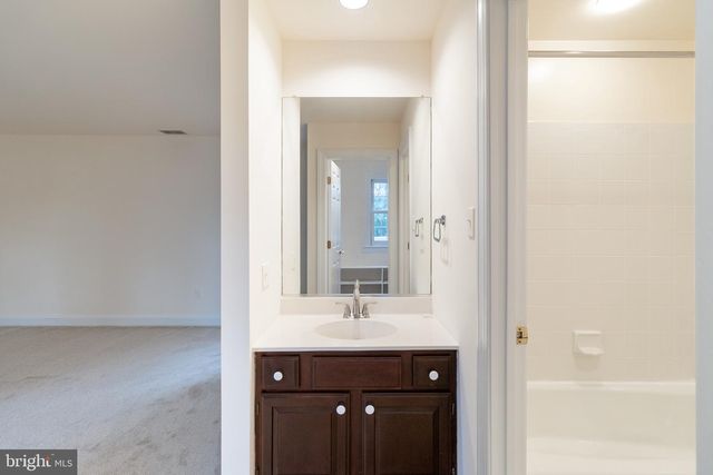 2527 HUNTER MILL RD, Oakton, VA 22124