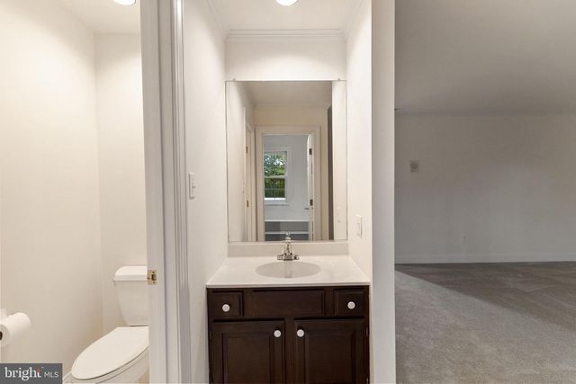 2527 HUNTER MILL RD, Oakton, VA 22124