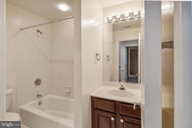2527 HUNTER MILL RD, Oakton, VA 22124