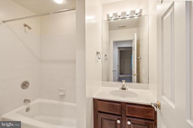 2527 HUNTER MILL RD, Oakton, VA 22124