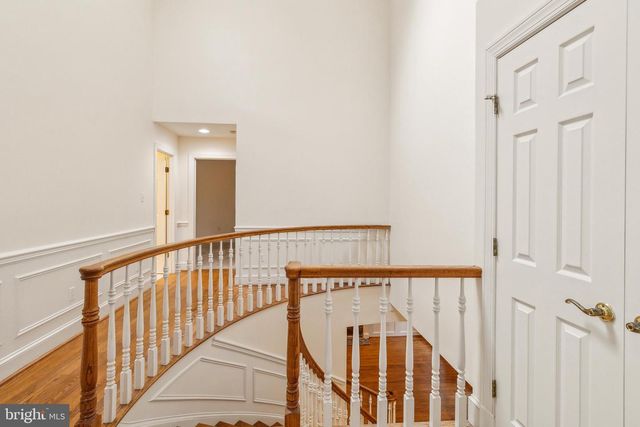 2527 HUNTER MILL RD, Oakton, VA 22124