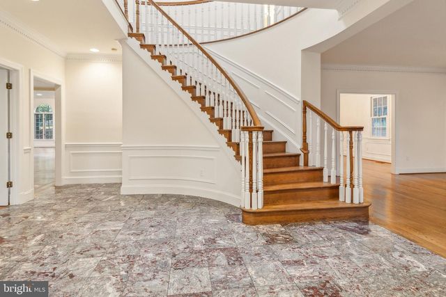 2527 HUNTER MILL RD, Oakton, VA 22124