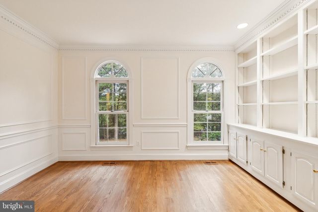 2527 HUNTER MILL RD, Oakton, VA 22124