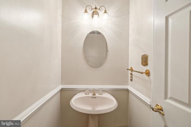 2527 HUNTER MILL RD, Oakton, VA 22124
