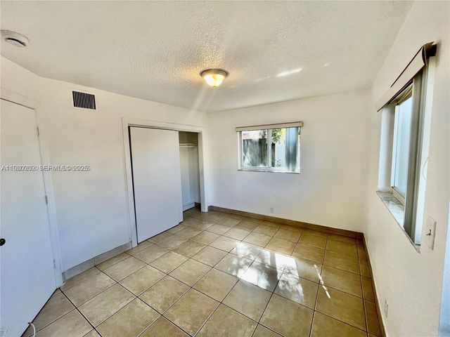 1274 NE 40th St 4, Oakland Park, FL 33334