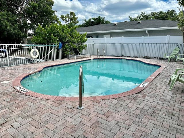 1274 NE 40th St 4, Oakland Park, FL 33334