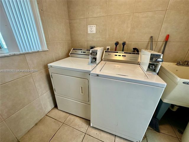 1274 NE 40th St 4, Oakland Park, FL 33334