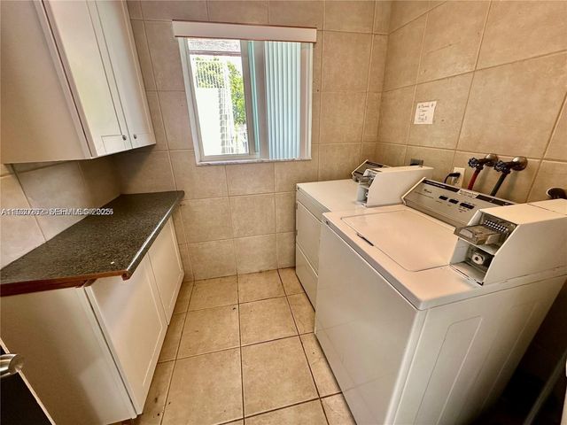 1274 NE 40th St 4, Oakland Park, FL 33334