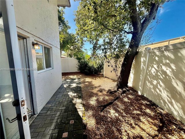 1274 NE 40th St 4, Oakland Park, FL 33334