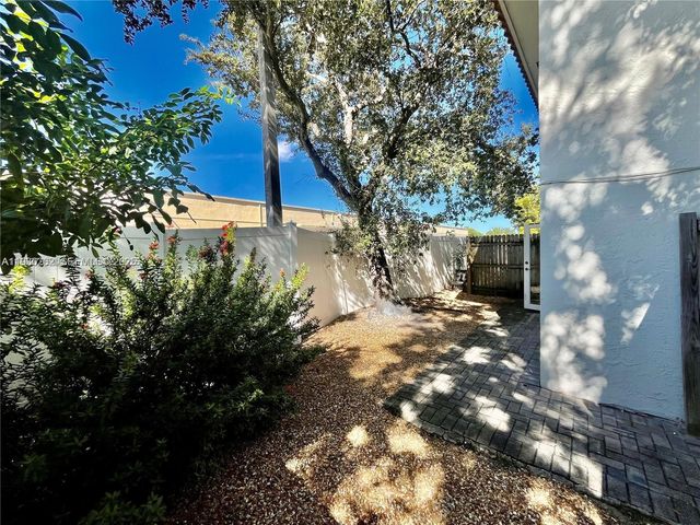 1274 NE 40th St 4, Oakland Park, FL 33334