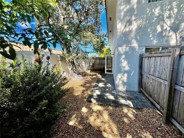 1274 NE 40th St 4, Oakland Park, FL 33334