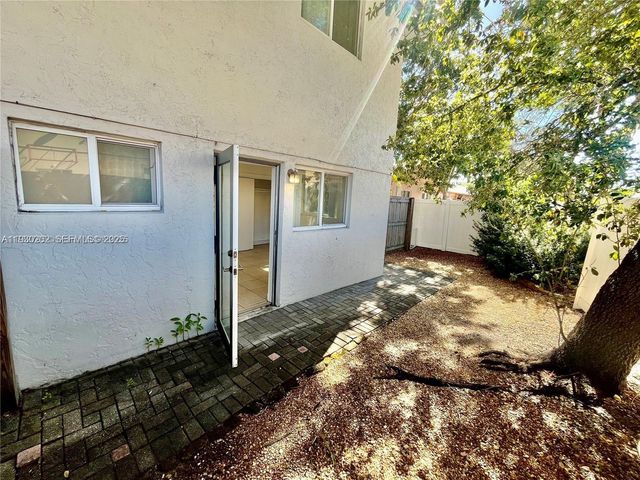 1274 NE 40th St 4, Oakland Park, FL 33334