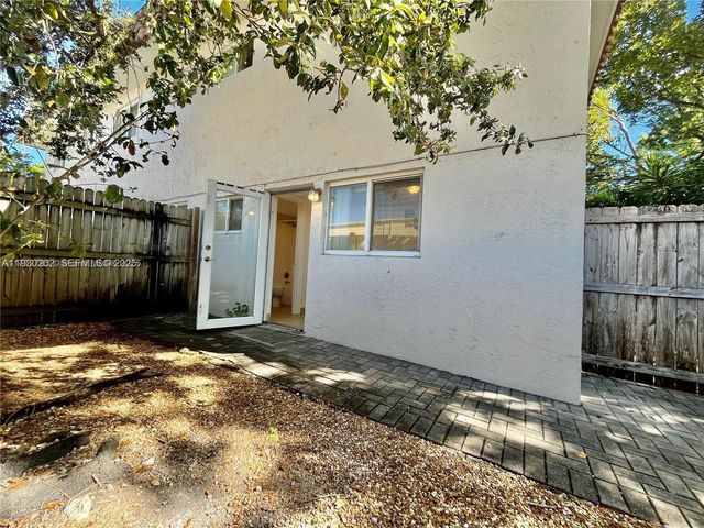 1274 NE 40th St 4, Oakland Park, FL 33334