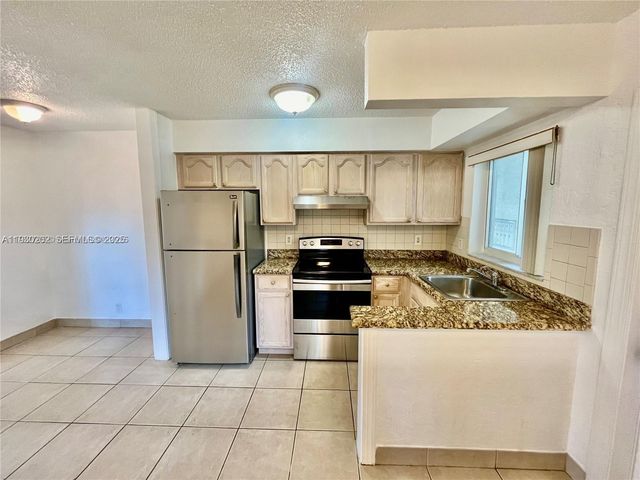 1274 NE 40th St 4, Oakland Park, FL 33334